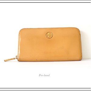 TORY BURCH TAN ROBINSON ZIP CONTINENTAL WALLET